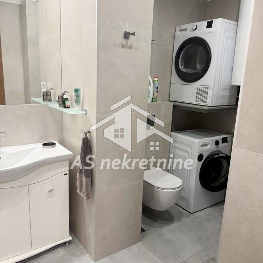 Trosoban stan za izdavanje, Banovo Brdo, Beograd, 90m², 1.300 €/mes
