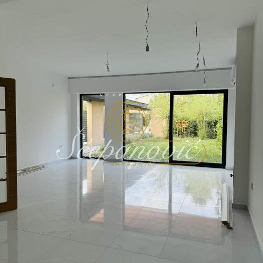 Stan Prodaja Novi Sad Popovica 181 m2