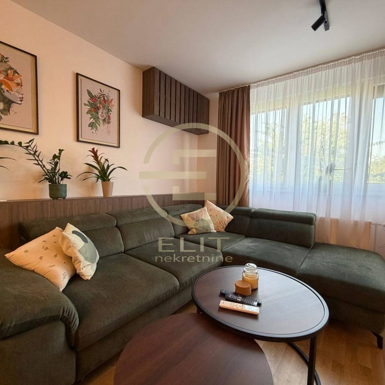 Stan Prodaja Novi Sad  77 m2