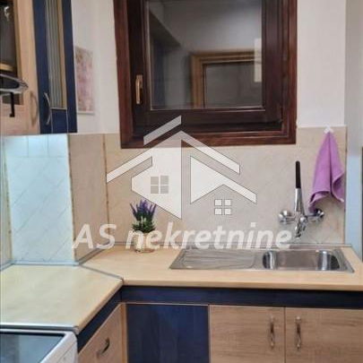 Četvorosoban stan za izdavanje, Hram Svetog Save, Beograd, 94m², 1.300 €/mes
