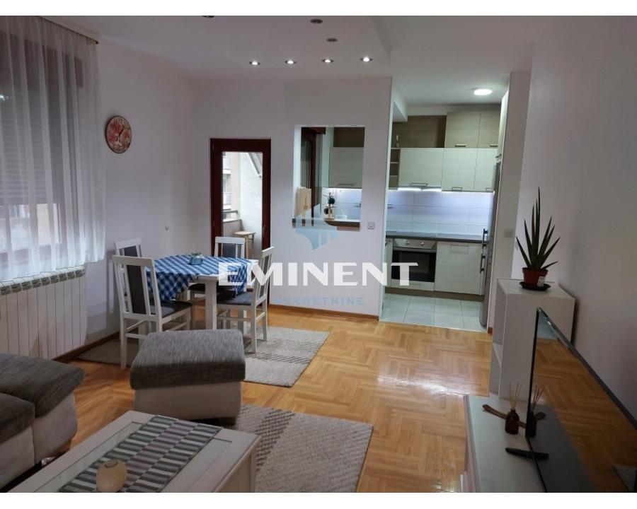 Stan Izdavanje Beograd Južni Bulevar 64 m2