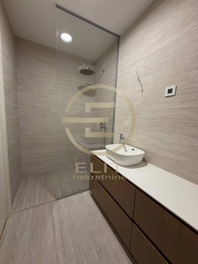 stanovi-prodaja-CSK22B4I3n Četvorosoban stan na prodaju, Centar, Novi Sad, 120m², 588.000 €