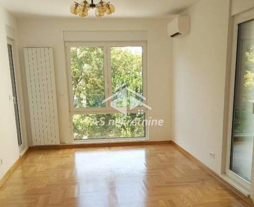 Trosoban stan za izdavanje, Kalenić Pijaca, Beograd, 65m², 1.200 €/mes