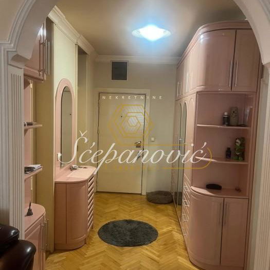 Trosoban stan na prodaju, Grbavica, Novi Sad, 91m², 240.000 €