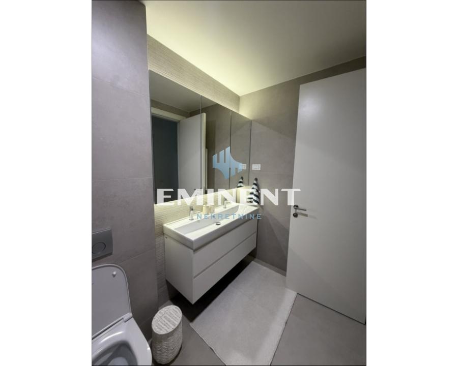 Trosoban stan za izdavanje, A Blok – Blok 67a, Beograd, 78m², 1.900 €/mes