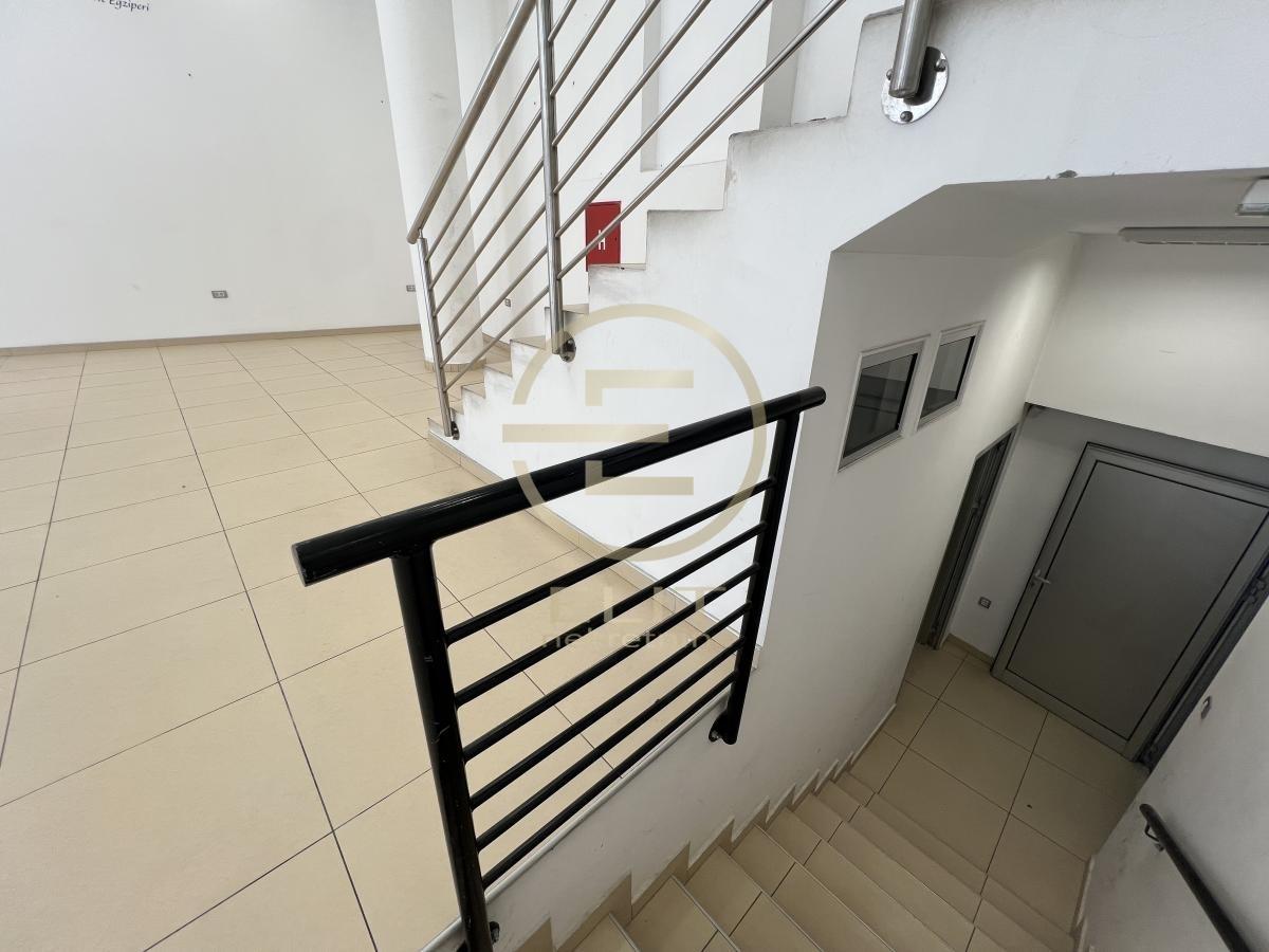 stanovi-prodaja-H3WMYMCUC1 Lokal za izdavanje, Grbavica, Novi Sad, 229m², 2.500 €/mes