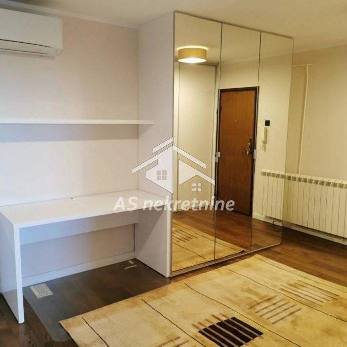 Stan Izdavanje Beograd  81 m2