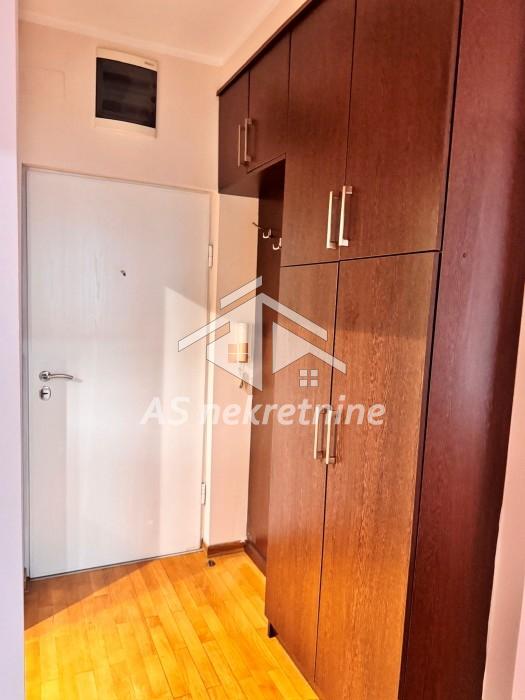 Trosoban stan za izdavanje, Lekino Brdo, Beograd, 67m², 1. sprat, 800 €/mes