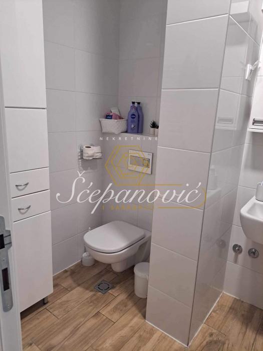 Četvorosoban stan na prodaju, Bulevar Patrijarha Pavla, Novi Sad, 83m², 174.300 €