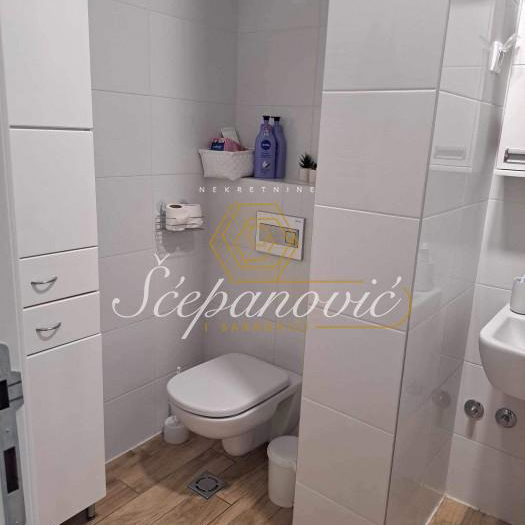 Četvorosoban stan na prodaju, Bulevar Patrijarha Pavla, Novi Sad, 83m², 174.300 €