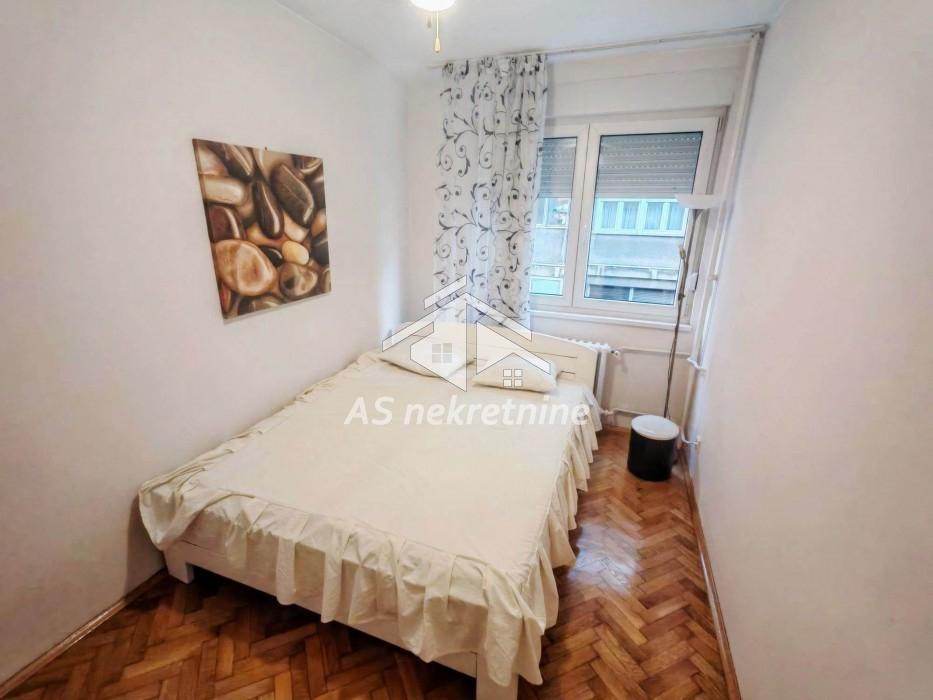 stanovi-prodaja-XN7YAyvoVu Trosoban stan za izdavanje, Kalenić Pijaca, Beograd, 73m², 950 €/mes