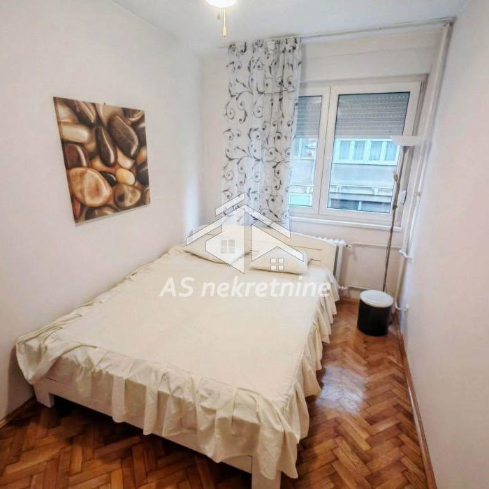 Trosoban stan za izdavanje, Kalenić Pijaca, Beograd, 73m², 950 €/mes