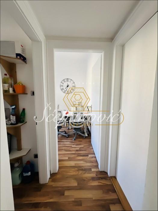 stanovi-prodaja-YzjdevOkM5 Četvorosoban stan na prodaju, Centar, Novi Sad, 131m², 450.000 €