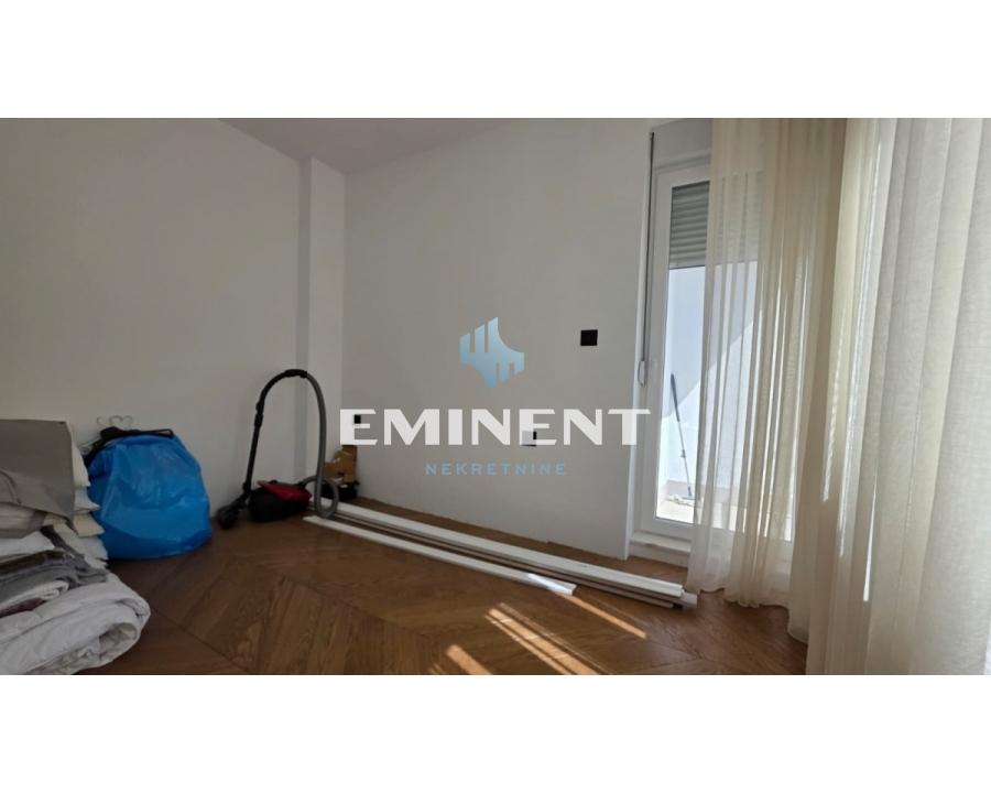 Trosoban stan na prodaju, Cvetkova Pijaca, Beograd, 116m², 464.000 €