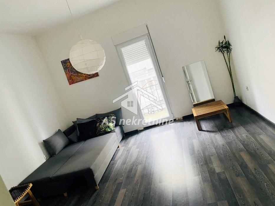 Četvorosoban stan za izdavanje, Terazije, Beograd, 120m², 900 €/mes