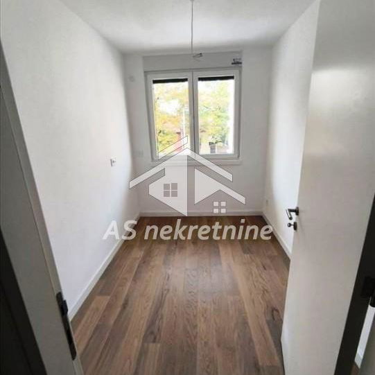 Trosoban stan na prodaju, Cara Dušana, Beograd, 58m², 174.000 €
