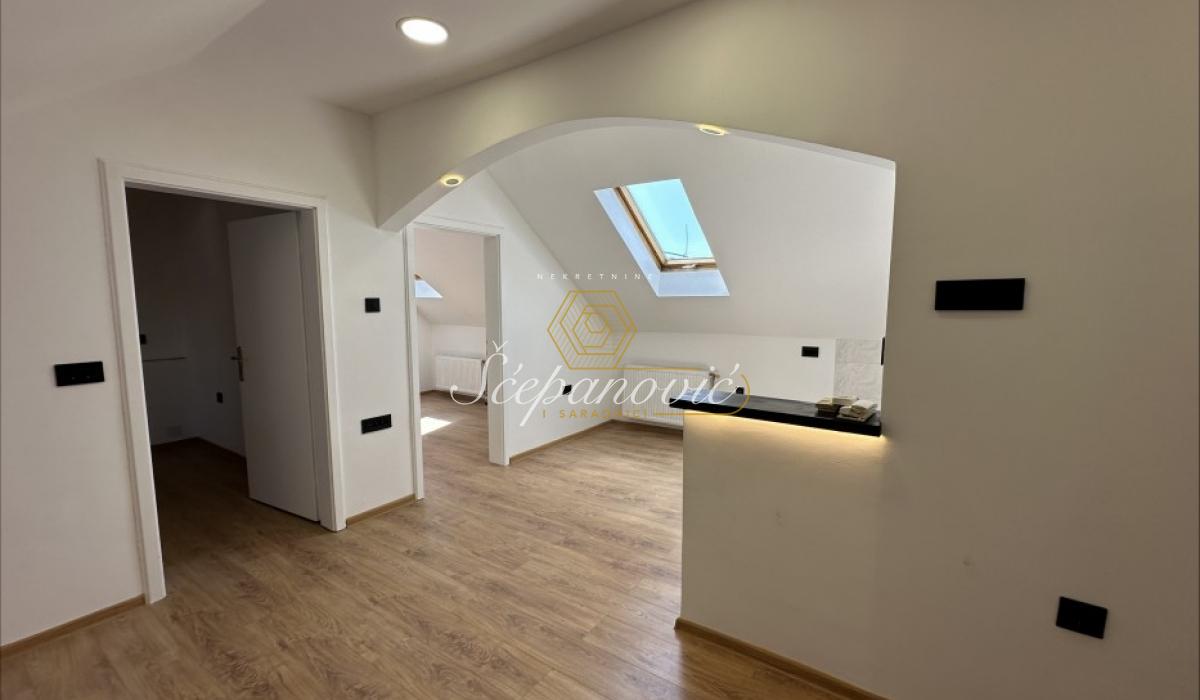 Trosoban stan na prodaju, Bulevar Patrijarha Pavla, Novi Sad, 60m², 135.000 €