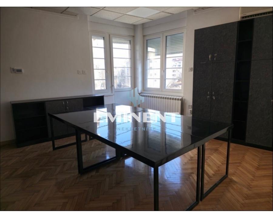 Stan Izdavanje Beograd Gundulićev Venac 135 m2