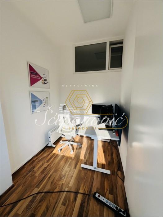 stanovi-prodaja-beograd-YxJVthoQlM Četvorosoban stan na prodaju, Centar, Novi Sad, 131m², 450.000 €