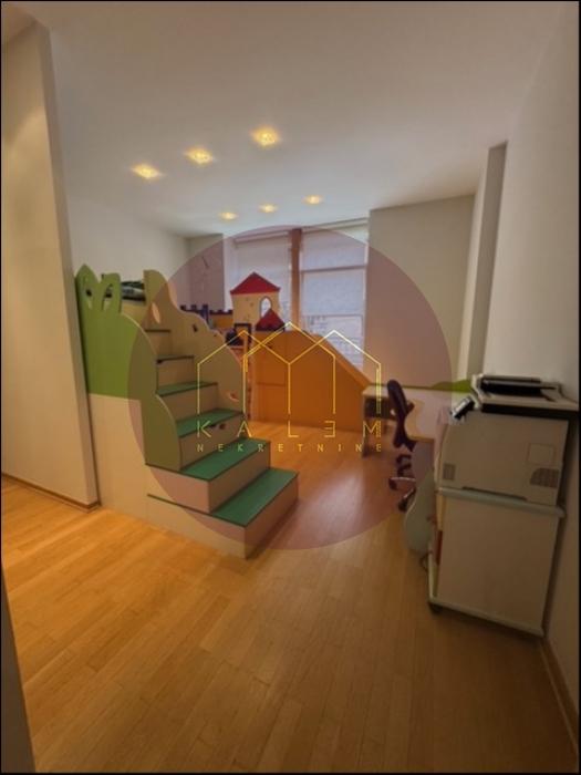 Trosoban stan za izdavanje, Vukov Spomenik, Beograd, 125m², 2.200 €/mes
