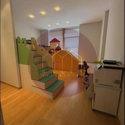 Trosoban stan za izdavanje, Vukov Spomenik, Beograd, 125m², 2.200 €/mes