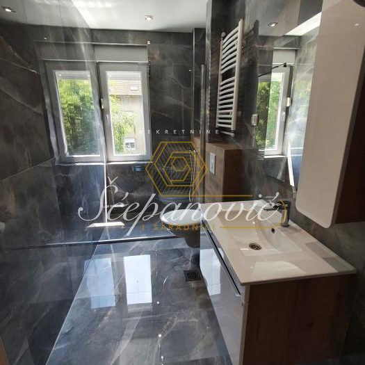 Trosoban stan na prodaju, Grbavica, Novi Sad, 49m², 151.900 €