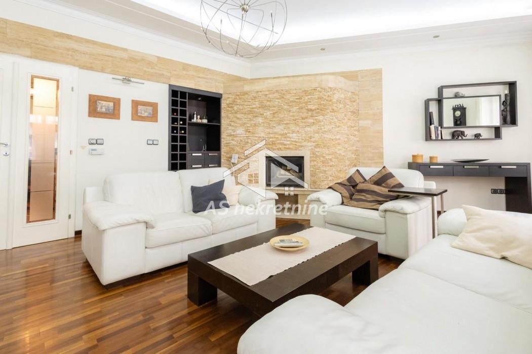 Stan Izdavanje Beograd Obilićev Venac 140 m2