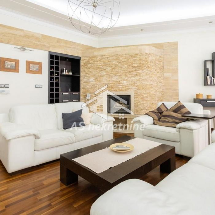 Stan Izdavanje Beograd Obilićev Venac 140 m2