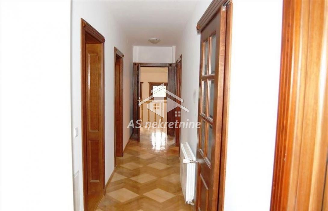 Višesoban stan za izdavanje, Dedinje, Beograd, 250m², 2.200 €/mes
