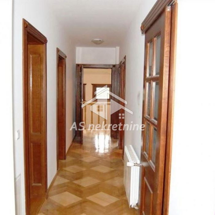 Višesoban stan za izdavanje, Dedinje, Beograd, 250m², 2.200 €/mes