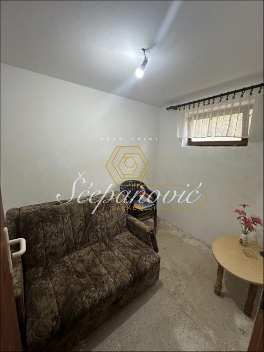 Kuća na prodaju, Jazak, Irig, 140m², 300.000 €