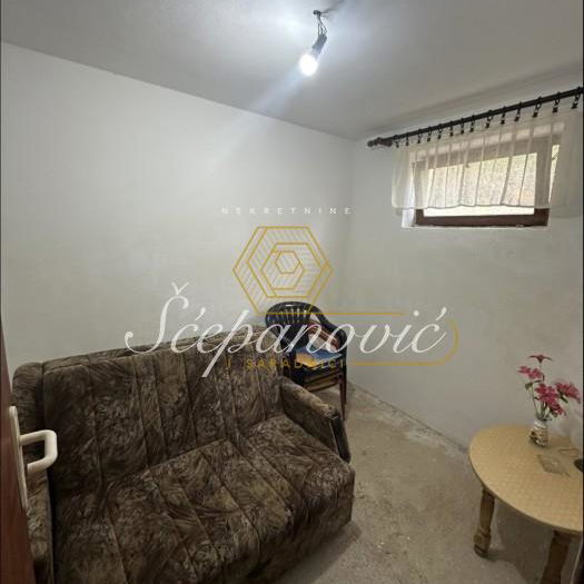 Kuća na prodaju, Jazak, Irig, 140m², 300.000 €