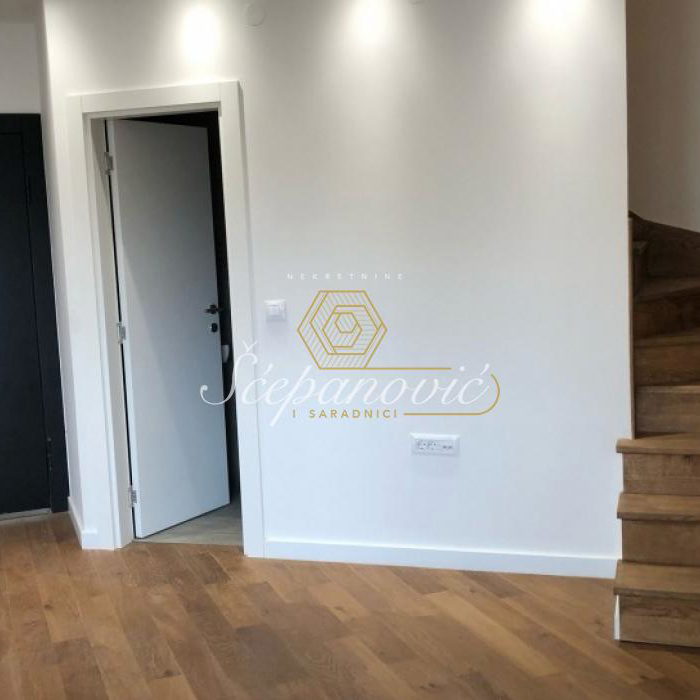 Stan Prodaja Novi Sad  70 m2