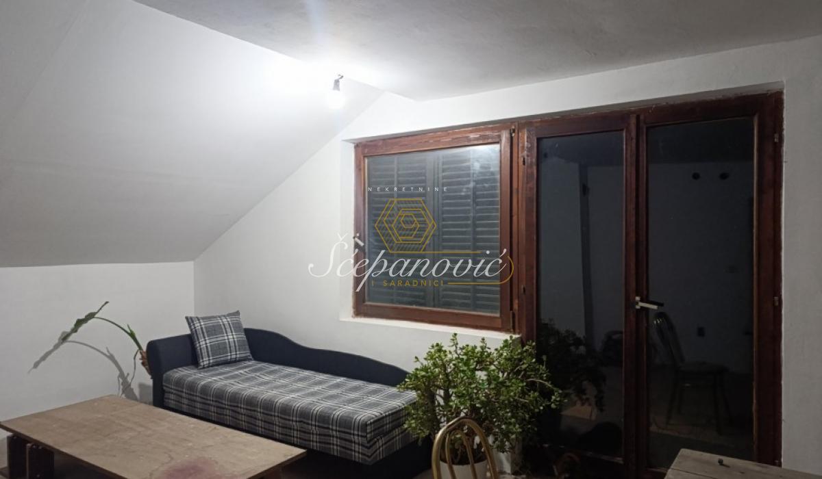 stanovi-prodaja-beograd-nkGMWUFOcj Kuća na prodaju, Jazak, Irig, 188m², 180.000 €