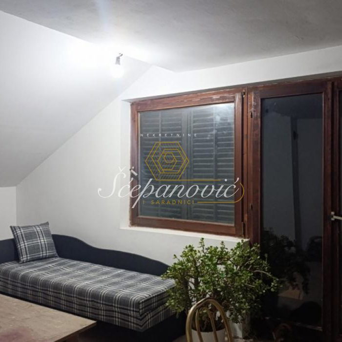 Kuća na prodaju, Jazak, Irig, 188m², 180.000 €