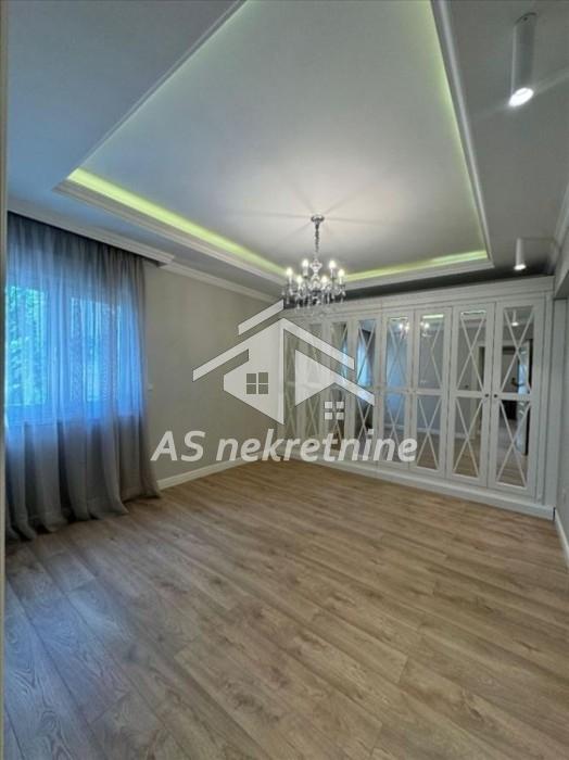 Stan Izdavanje Beograd Senjak 215 m2