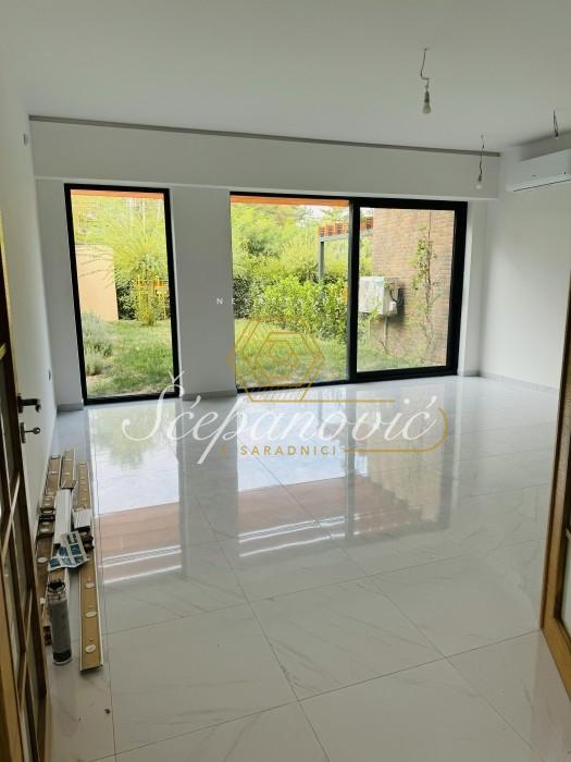 Stan Izdavanje Novi Sad Popovica 181 m2