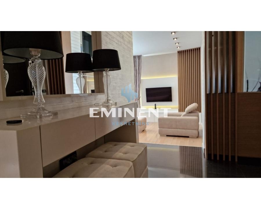 Kuća Prodaja Beograd  345 m2