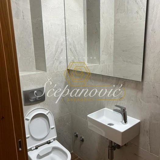 Četvorosoban stan na prodaju, Adamovićevo Naselje, Novi Sad, 240m², 600.000 €