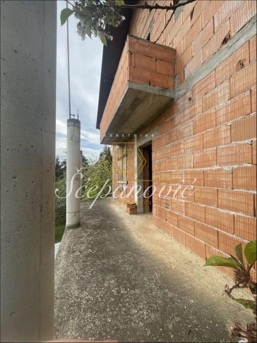 Kuća na prodaju, Jazak, Irig, 140m², 300.000 €