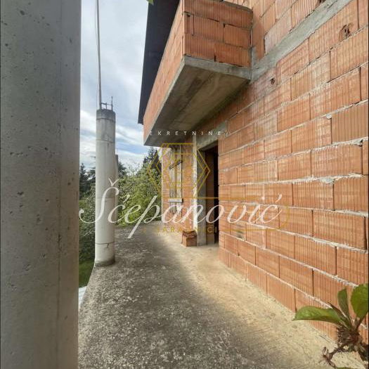 Kuća na prodaju, Jazak, Irig, 140m², 300.000 €