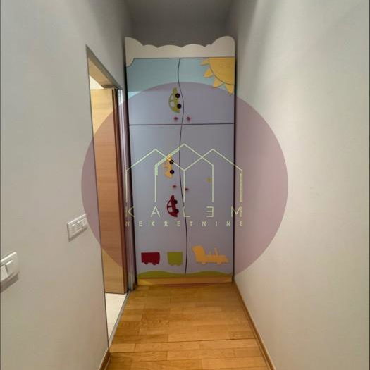 Trosoban stan za izdavanje, Vukov Spomenik, Beograd, 125m², 2.200 €/mes