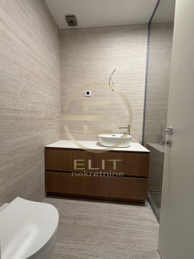 stanovi-prodaja-hCxWmUNsBQ Četvorosoban stan na prodaju, Centar, Novi Sad, 120m², 588.000 €