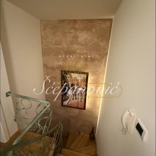 Četvorosoban stan na prodaju, Rotkvarija, Novi Sad, 110m², 369.000 €