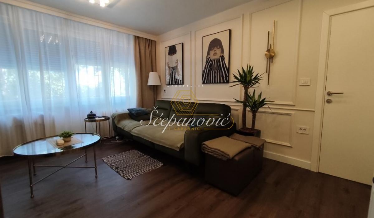 Trosoban stan na prodaju, Bulevar Oslobođenja, Novi Sad, 71m², 209.500 €