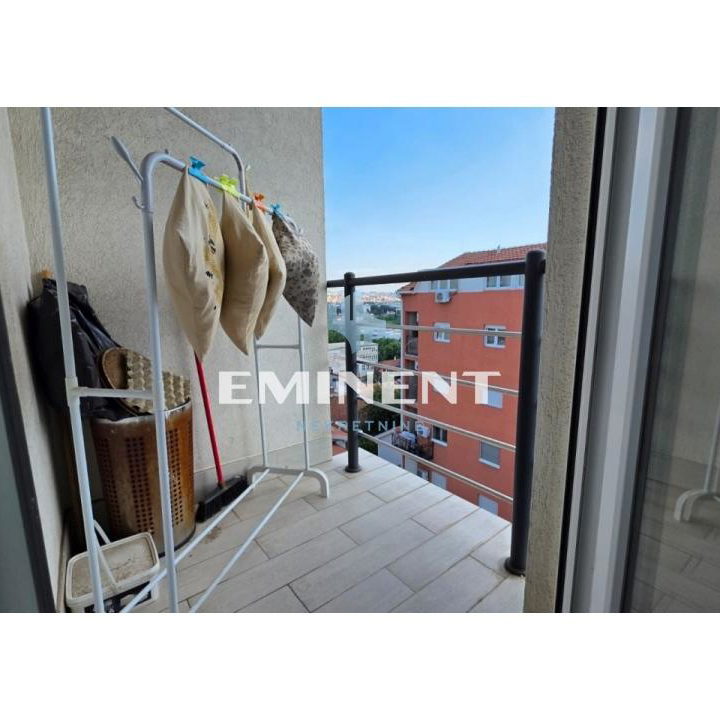 Trosoban stan na prodaju, Cvetkova Pijaca, Beograd, 90m², 295.000 €