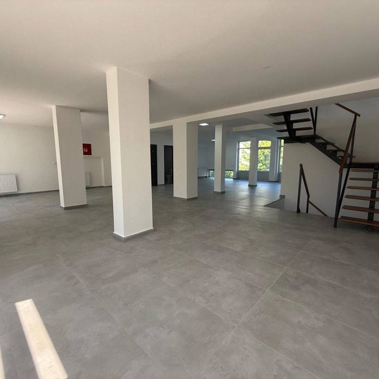 Lokal za izdavanje, Bulevar Patrijarha Pavla, Novi Sad, 349m², 3.000 €/mes