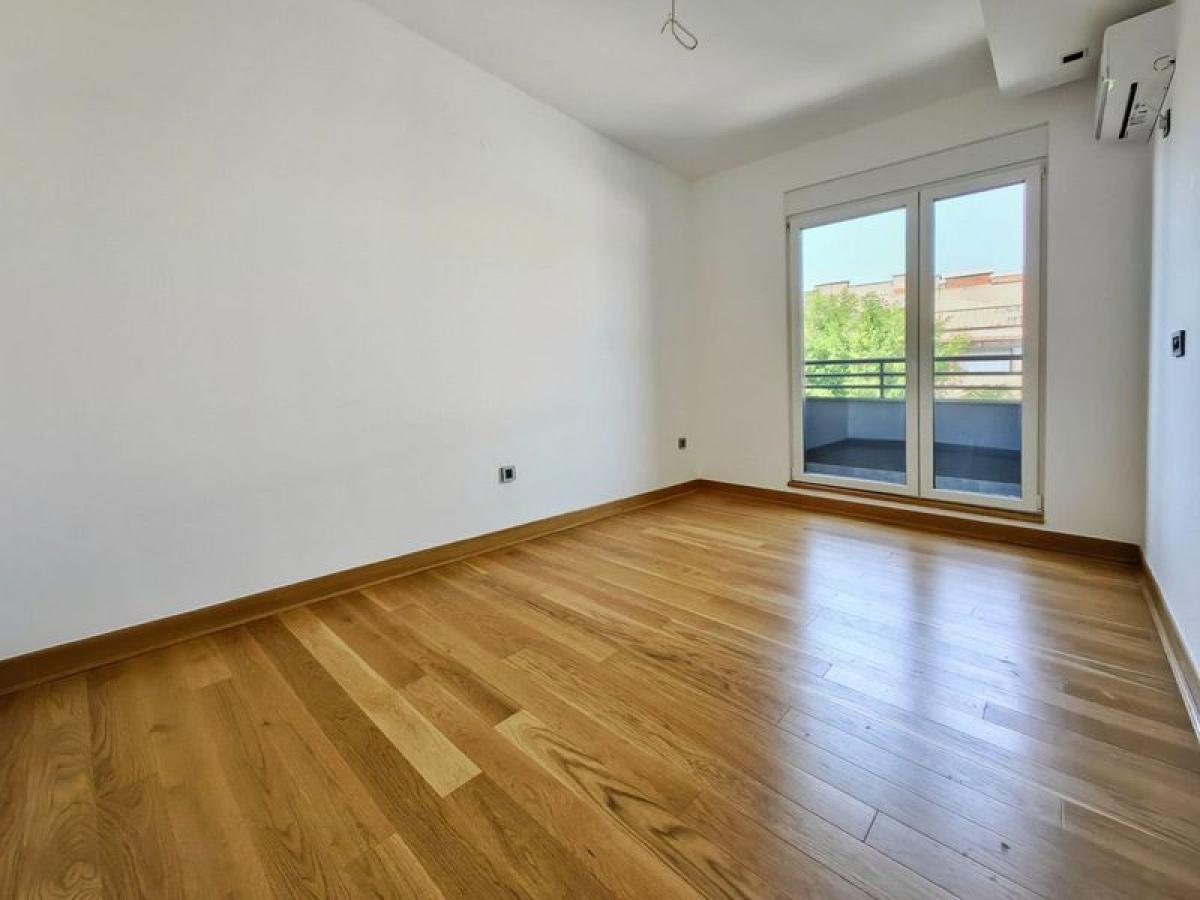 Stan Prodaja Novi Sad  240 m2