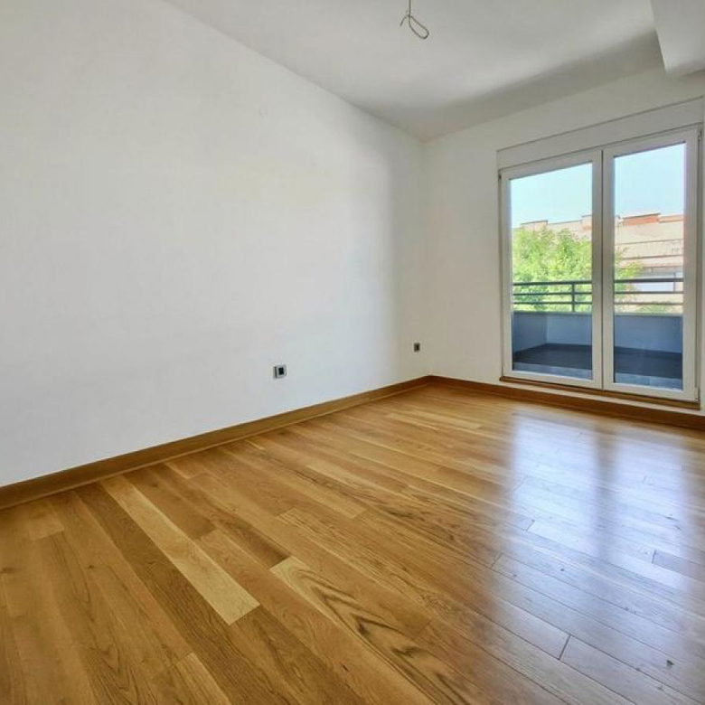 Stan Prodaja Novi Sad  240 m2
