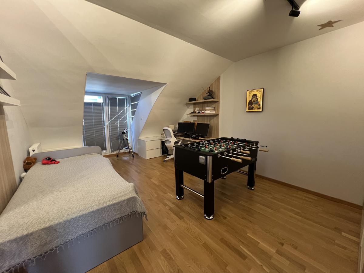 Četvorosoban stan na prodaju, Sajmište, Novi Sad, 111m², 277.500 €